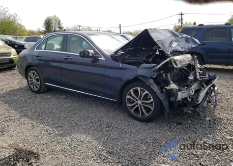 2015 Mercedes-Benz C 300 4Matic z USA, uszkodzony, nr VIN 55SWF4KB7FU095700